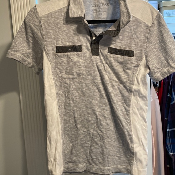 Guess T/shirt w collar